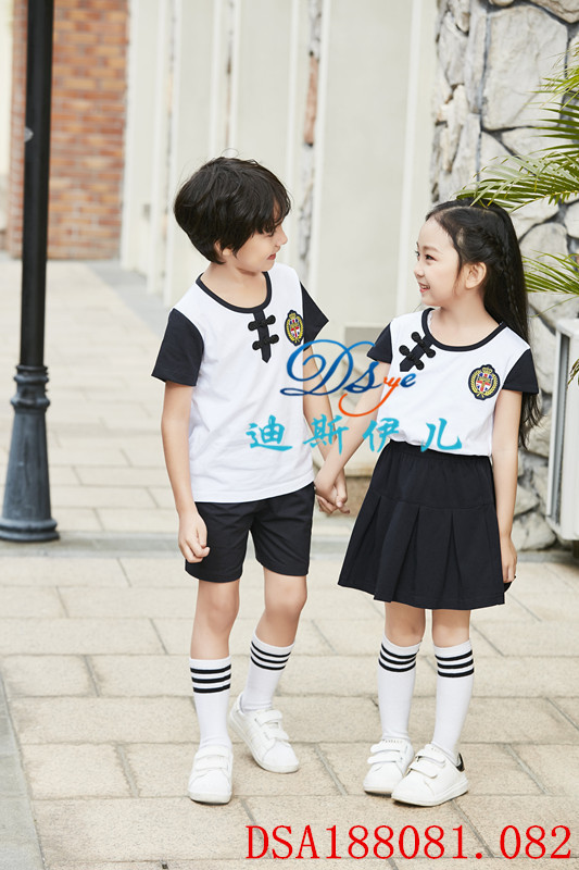 幼兒園服裝每年幾套，有沒(méi)有收費(fèi)標(biāo)準(zhǔn)？